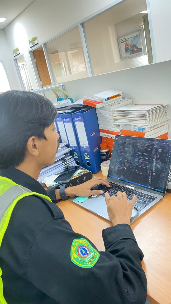 Membangun Website  Pendukung Operasional Perusahaan